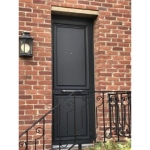 Porte en aluminium noir à facette et moulure - Profel