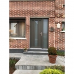 Porte PVC gris quartz avec fente vitrée centrale - Profel