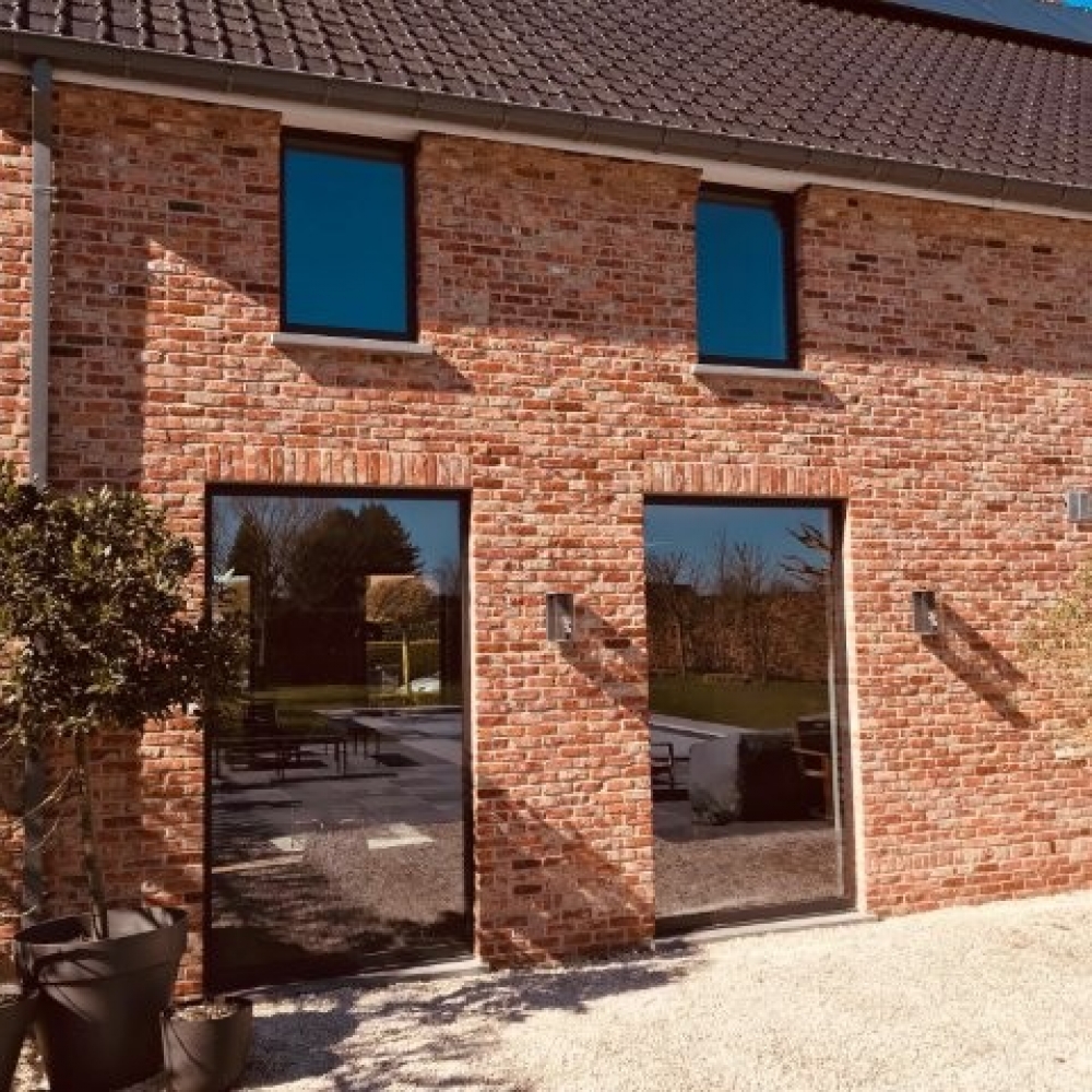 Châssis en aluminium gris noir 7021 avec fenêtres à cadre ouvrant caché, Inviso - Profel