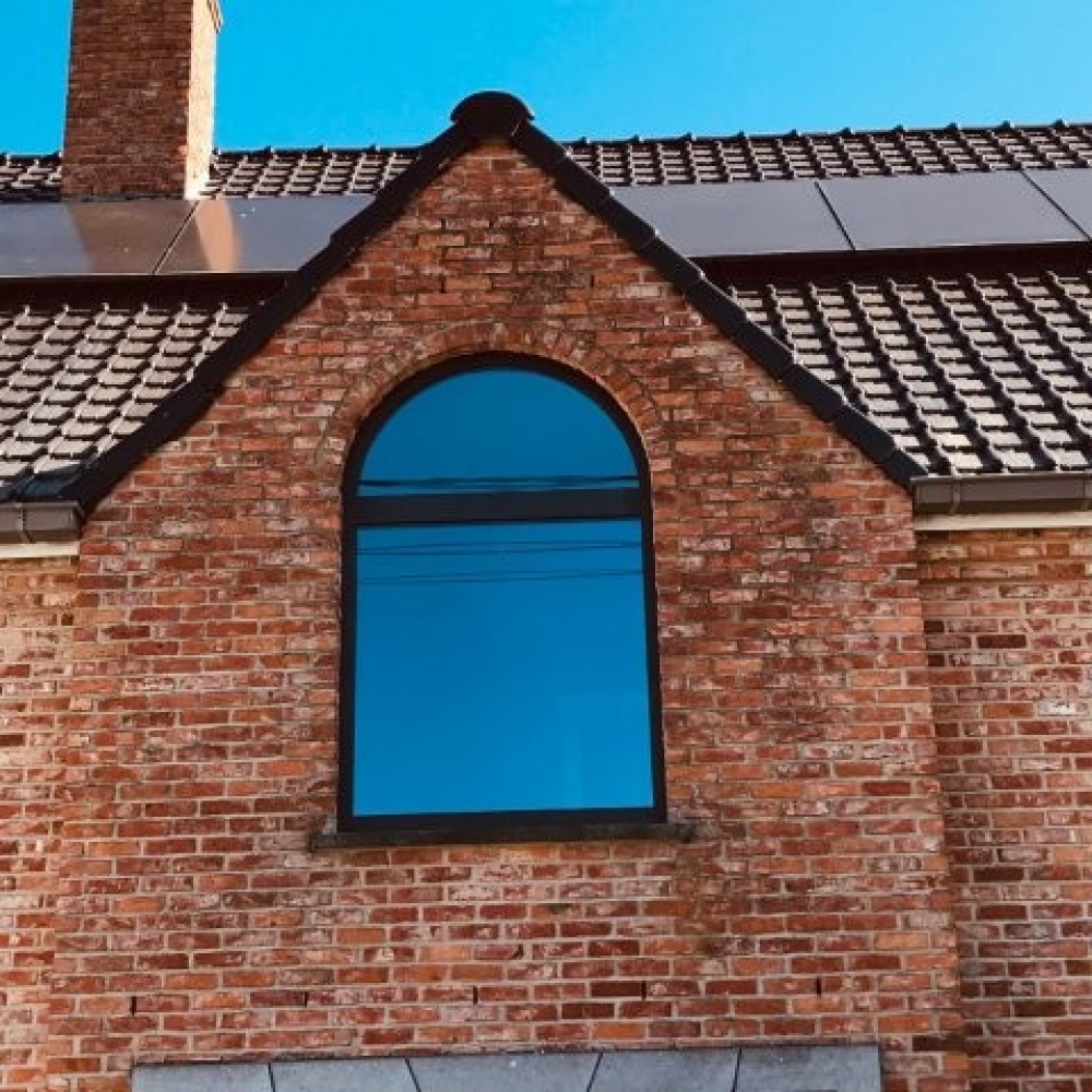 Châssis en aluminium gris noir 7021 avec fenêtres à cadre ouvrant caché, Inviso - Profel