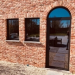 Châssis en aluminium gris noir 7021 avec fenêtres à cadre ouvrant caché, Inviso - Profel