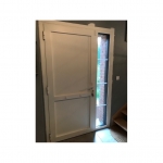 Porte en alu, laqué noir, avec panneaux en escalier - Profel