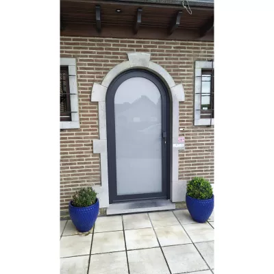 Porte en PVC gris-noir RAL 7021 - Profel